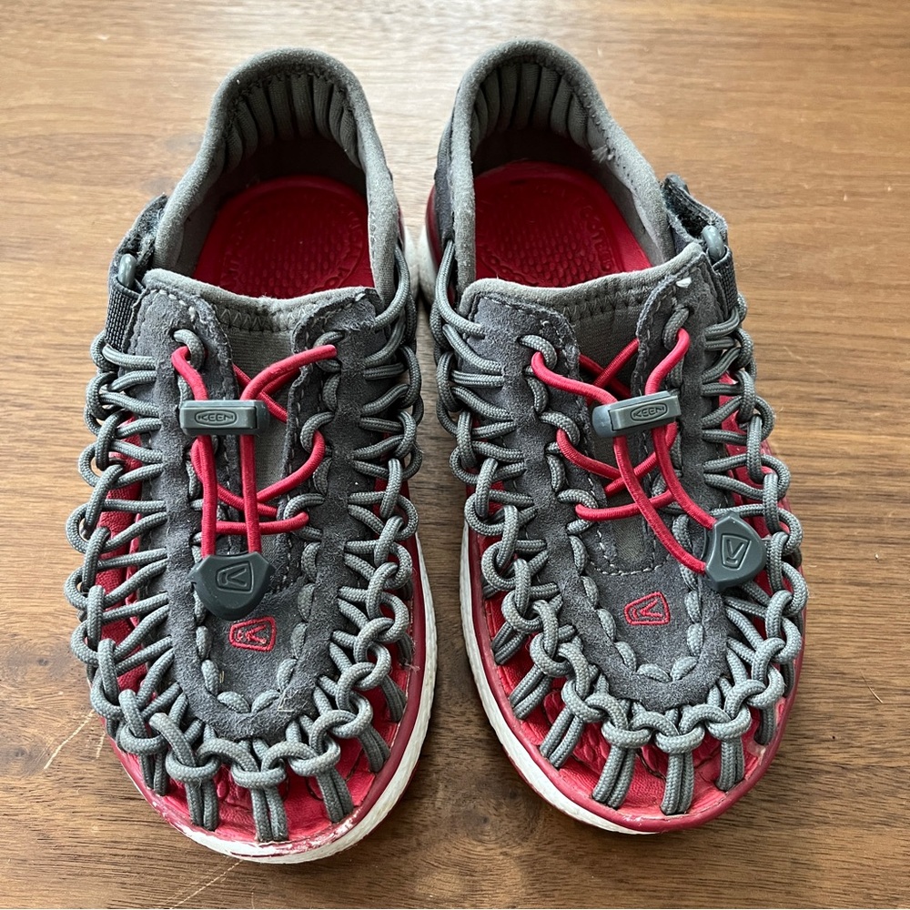Keen | Uneek Toddler Bungee Water Shoes/Sneakers | Grey/Red | Size 10